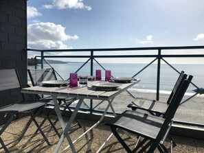 Outdoor dining - Le Belvédère – Sea View, Beach Within Walking Distance (La Forêt-Fouesnant)