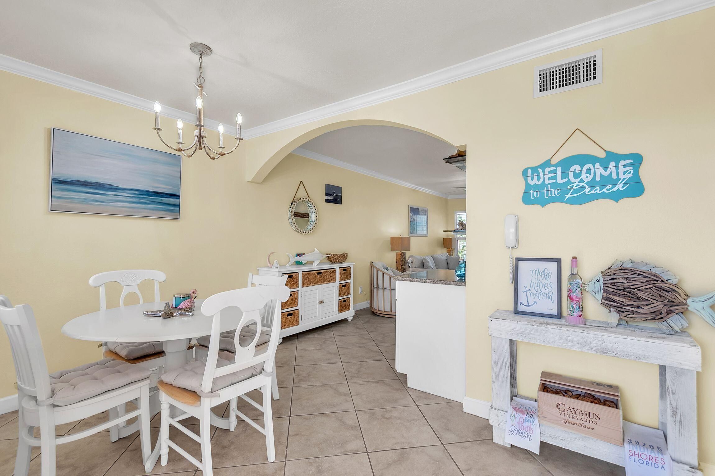 شقة - سرير ملكي مع أريكة سرير (Barefoot Beach Resort E206 - Liquid O) | تناول الطعام