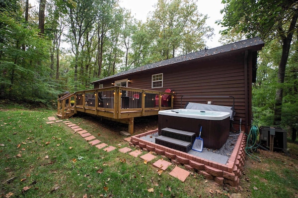 Cabin Deck with a private hot tub—made for quiet evenings under the trees.