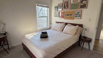 Ferros/tábuas de passar roupa, berço de viagem, Wi-Fi, roupa de cama