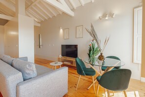 TV - BOAVISTA CHARMING by VACATIONY (Oporto)