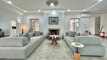 House, 4 Bedrooms, Private Pool, Garden View | Interior