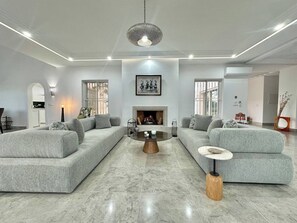 House, 4 Bedrooms, Private Pool, Garden View | Interior