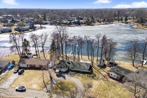 Exterior - Lakefront Ranch | Hot Tub · 30-Day Min Stay (Waterford Township)