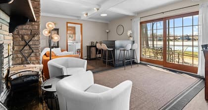 Lakefront Ranch | Hot Tub · 30-Day Min Stay