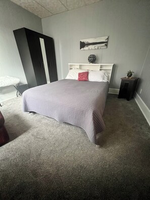 3 bedrooms, travel crib, free WiFi, bed sheets