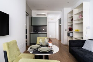 Interior - Leone Central Suite Bari by BarbarHouse (Bari)
