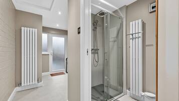 Apartment | Bathroom shower