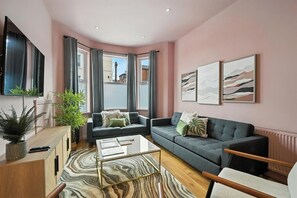 Apartment | Living room - Central Belfast Apartments Queens Residence (Belfast)