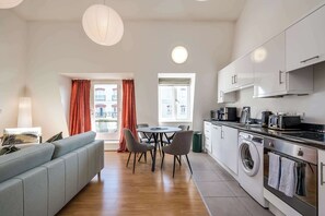 Apartment | Living area - Central Belfast Apartments - The Cathedral Loft (Belfast)
