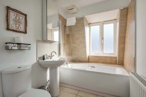 Apartment | Bathroom - Central Belfast Apartments - The Cathedral Loft (Belfast)