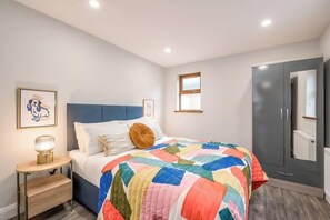 Living area - Central Belfast Apartments - The Malone Suites (Belfast)