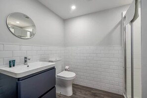 Bathroom - Central Belfast Apartments - The Malone Suites (Belfast)