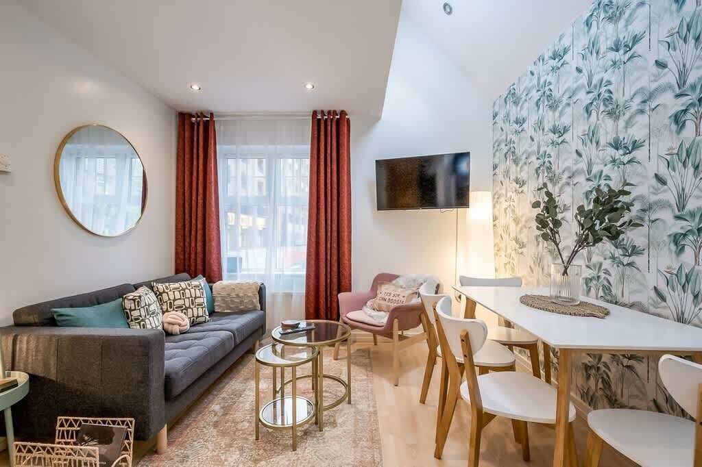 Standard Apartment, 3 Bedrooms | Living area