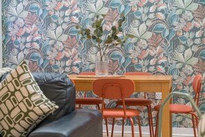 Apartment (Family) | Living area - Central Belfast Apartments Somerset Mews (Belfast)