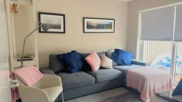 Apartment, 3 Bedrooms (Deluxe) | Living area