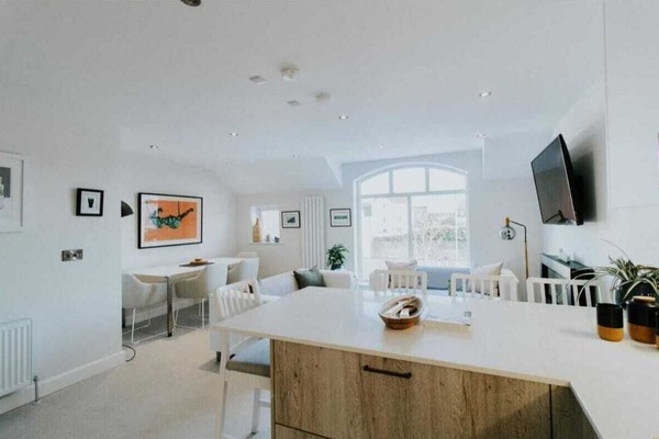 Apartment, 3 Bedrooms (Deluxe) | Living area | Flat-screen TV
