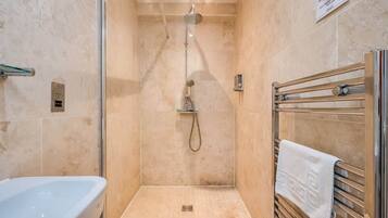 Deluxe Double Room | Iron/ironing board, WiFi (free), bed sheets