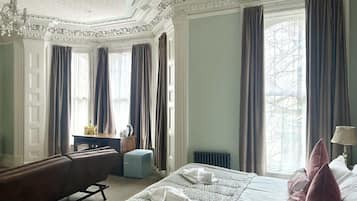 Deluxe Double Room | Iron/ironing board, WiFi (free), bed sheets