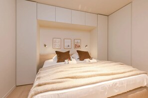 Iron/ironing board, travel cot, WiFi, bed sheets - Stylish coastal apartment for 4 with sea view (Knokke-Heist)