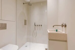 Shower, hair dryer, towels - Stylish coastal apartment for 4 with sea view (Knokke-Heist)