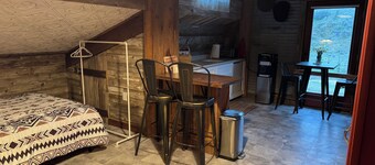 Rustic 2nd Story Apartment w/small kitchen
