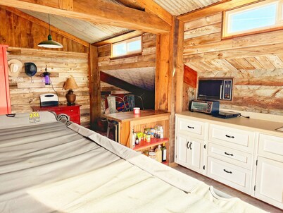 Rustic 2nd Story Apartment w/small kitchen