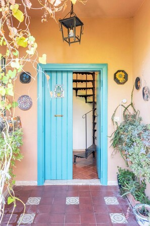 Exterior detail - A peaceful haven on Rome's doorstep (Monte dell'Ara-Valle Santa)