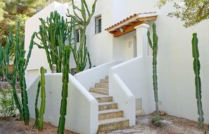 Exterior - Amarantos villa: Infinity Pool & Mountain Views, sleeps 12, AC & WiFi (IB)