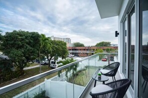 Property grounds - Luxury 5BR Villa Steps from the Beach   (Pompano Beach)
