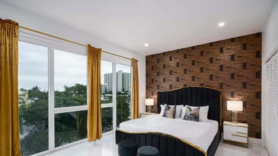 Luxury 5BR Villa Steps from the Beach