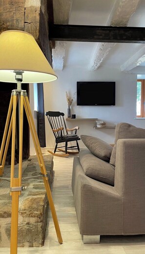 Living area - Cosy and warm "l'Atelier des poutres" cottage (Guilliers)