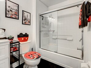 Hair dryer, towels - Terra Verde Resort Stay: Themed Townhome w/ Jacuzzi, Near Disney (Kissimmee)