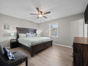 3 bedrooms, bed sheets - AfterDune Shade-Dog-Friendly & Private, gated beach parking (Emerald Isle)