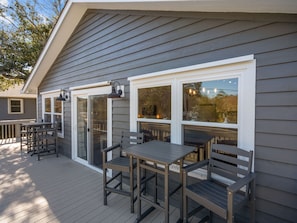 Outdoor dining - AfterDune Shade-Dog-Friendly & Private, gated beach parking (Emerald Isle)