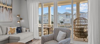 Village West 20 - Oceanside - Pool