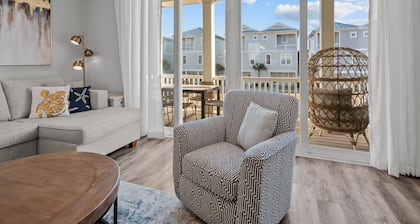 Village West 20 - Oceanside - Pool