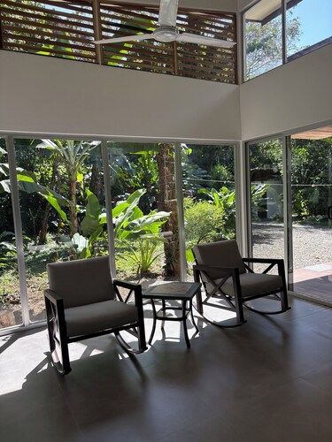 New 2BR family-friendly villa in Cahuita jungle—paradise steps away from beach