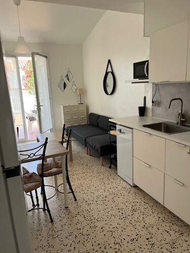 T3 house, 100m from the beach, quiet area close to shops, garden, air conditioning,
