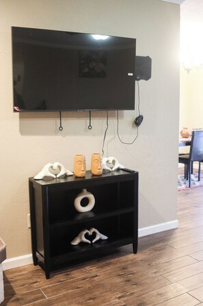 Interior - Cozy & Charming Home Treasure in Lawton OK (Lawton)