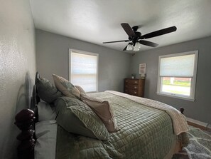 2 habitaciones, tabla de planchar con plancha, cuna de viaje y wifi