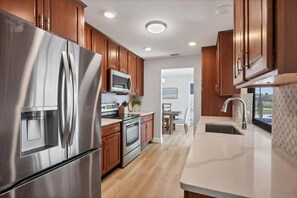 Private kitchen - Relax in Style: 3BR Retreat with Pool, Hot Tub & Space for 8 (Port Charlotte)