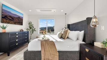 Tabla de planchar con plancha, wifi, ropa de cama