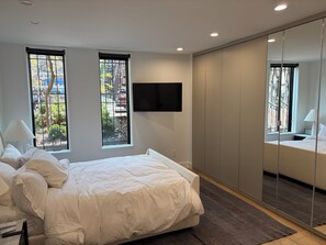 WiFi, bed sheets - Designer 1-bedroom corporate apartment - Long Term Rental Preferred. DISCOUNTS (Washington)