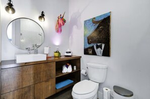 Hair dryer - Southtown Mainhouse | Sleeps 9 | Walk to Alamodome (San Antonio)