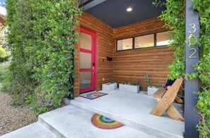 Terrace/patio - Southtown Mainhouse | Sleeps 9 | Walk to Alamodome (San Antonio)