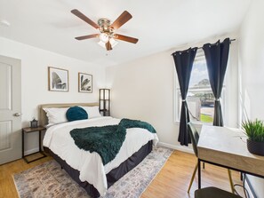 3 habitaciones, tabla de planchar con plancha, wifi y ropa de cama 
