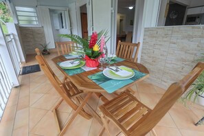 Dining - Villa Écume Verte - 2 bedrooms, terraces, quiet & close to Sainte-Anne beaches (Sainte-Anne)