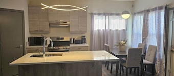 $0 Cleaning Fee | Huge 4BR Westside Oasis | Close to UofL & YMCA | Room for 9
