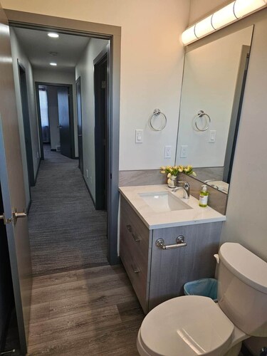 $0 Cleaning Fee | Huge 4BR Westside Oasis | Close to UofL & YMCA | Room for 9